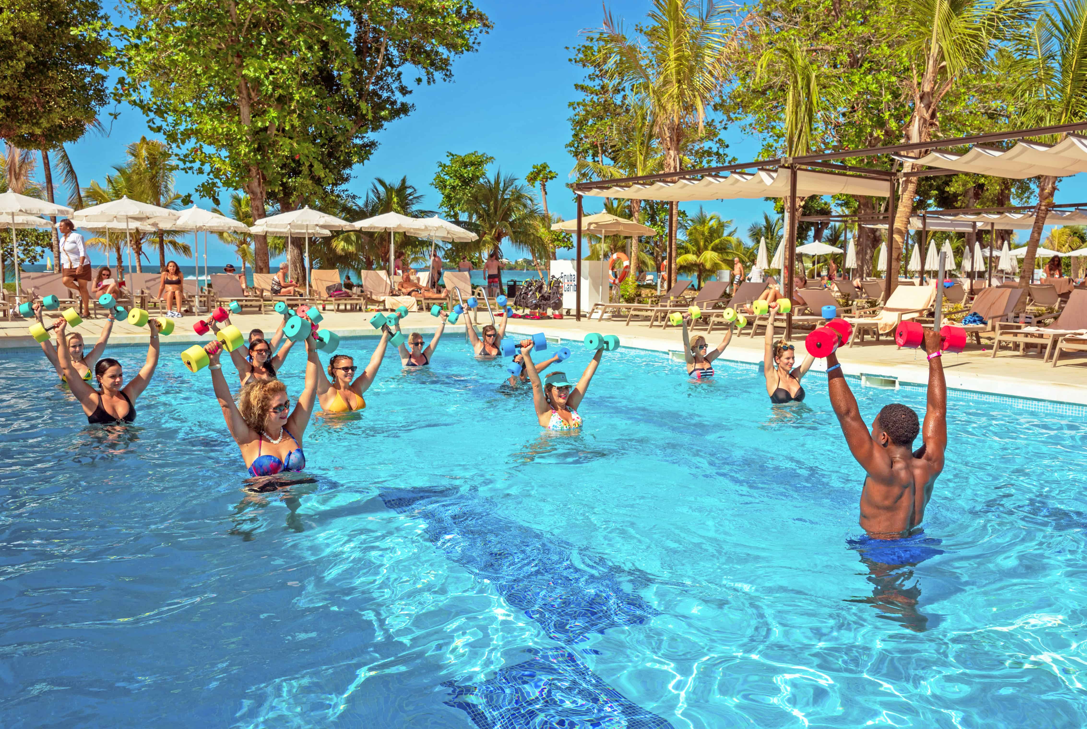 Fitness exercises in the pool of Riu Palace Tropical Bay in Negril / photo: Riu Hotels