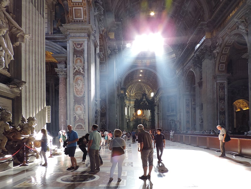 people in St. peter's, one of the places to visit in Rome