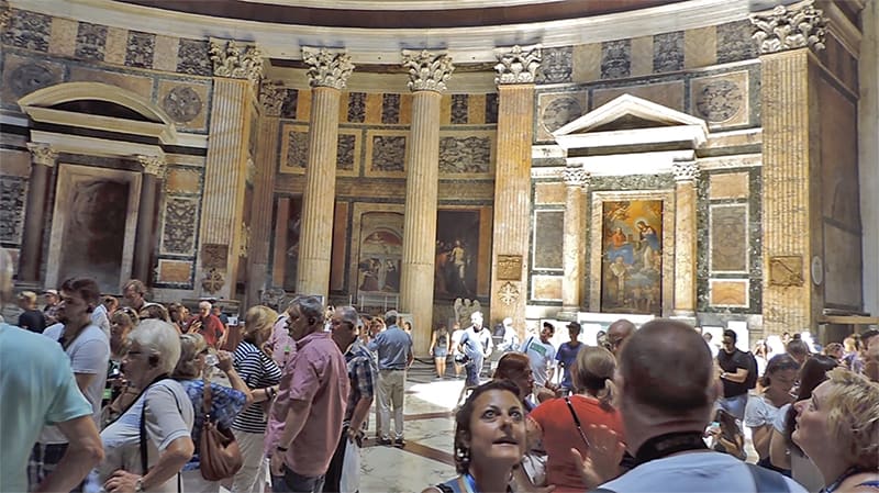 People in the Pantheon, one of the places to visit in Rome