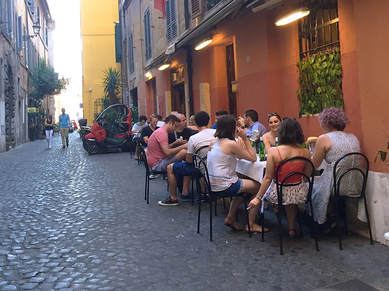 people at an outdoor restaurant