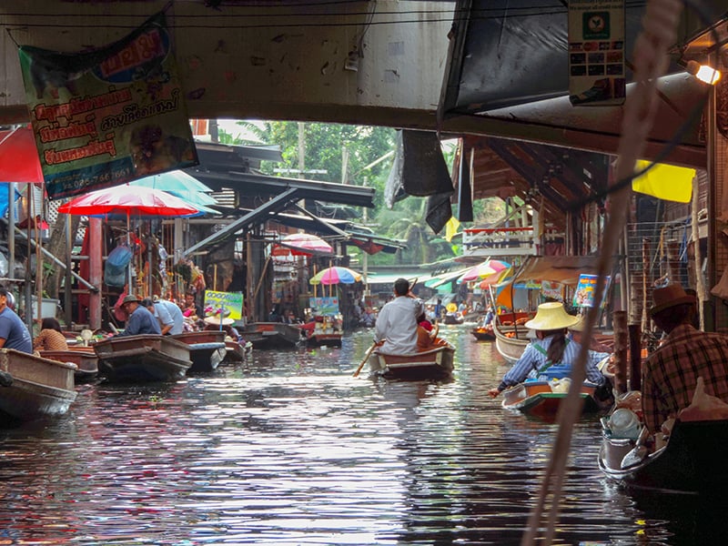 The Damnoen Floating Market, one of the things to see on a 4-day Itinerary in Bangkok