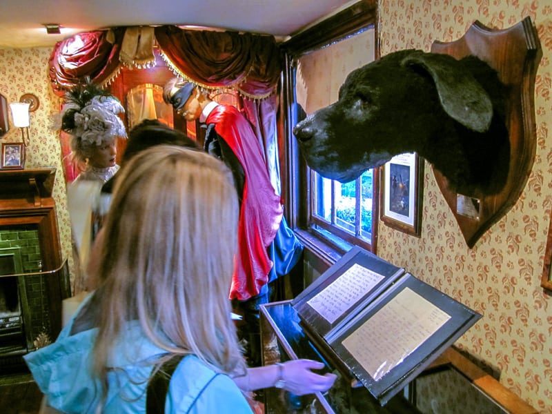 hounds head on wall at the Sherlock Holmes Museum in London