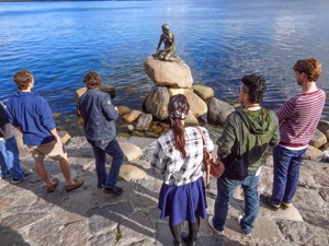 people looking at the Little Mermaid