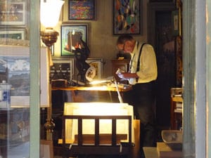 a shopkeeper seen during 3 days in Stockholm