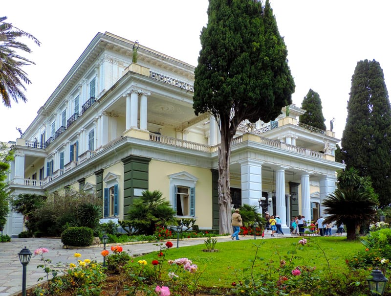 people visiting the Achilleion Palace, on of the things to in on Corfu