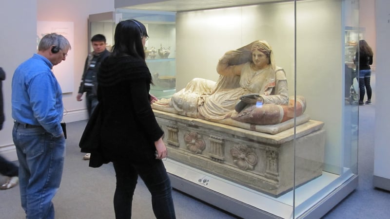 people in a museum looking at an exhibit - one of the free things to do in London