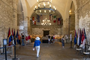 people inside the Alamo – one of the things to do in San Antonio
