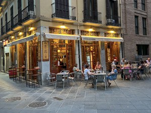 things-to-do-in-granada-outdoor-cafe.jpg