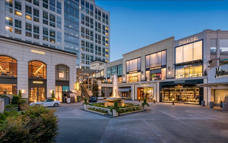 people at shopping mall with high-end stores – one of the popular things to do in Bellevue