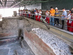school children looking down on an archaeological site - one of the places to visit in Mexico City