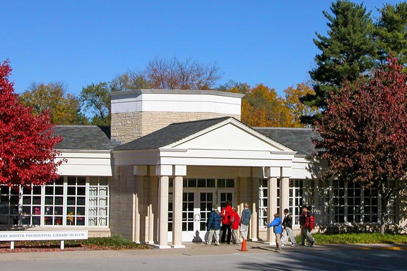 people walking into teh entrance of  the presidential museum of herbert hoover