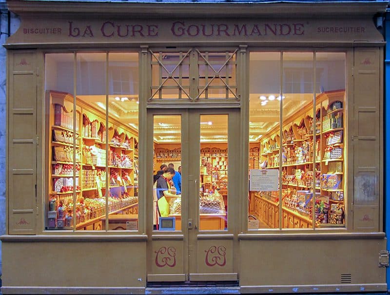 people in a gourmet food store on Saint-Louis en Ille