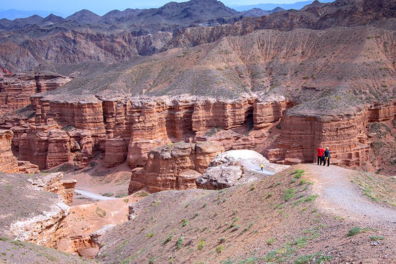 people standing by a huge red canyon