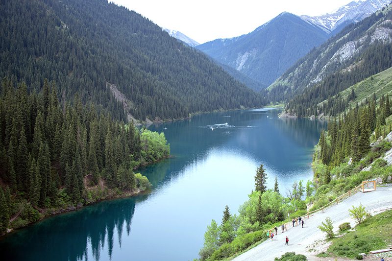 a huge lake in the mountains