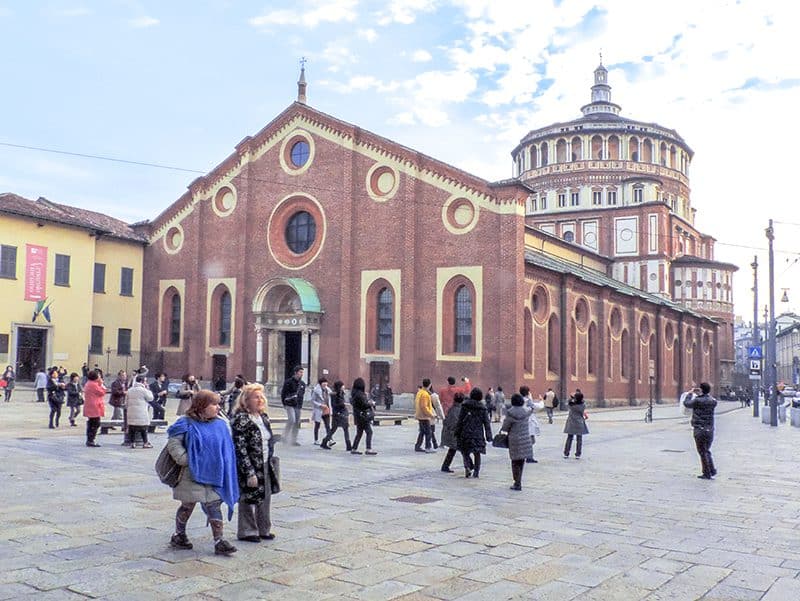 what to do in Milan – people visiting an old convent and church