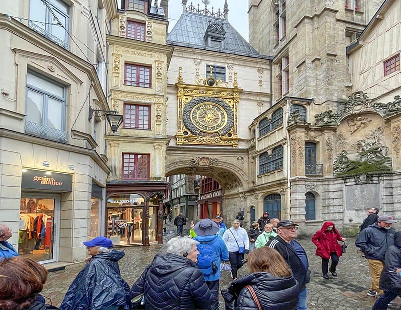 people viewing old buildings in Rouen, ramce