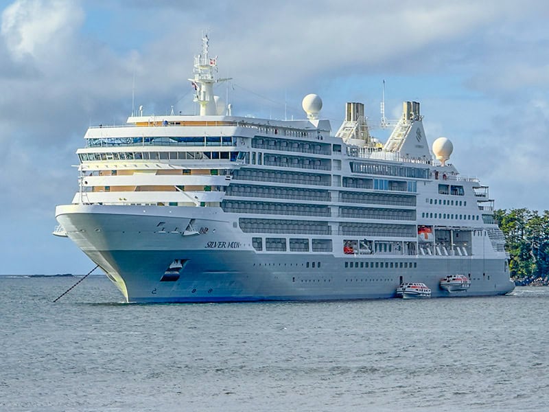 Silversea Silver Moon at anchor