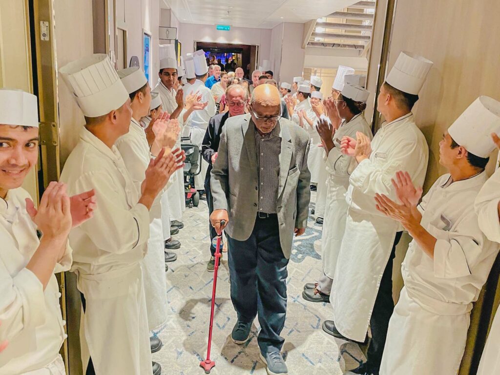 chefs applauding patrons