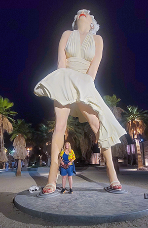 statue of Marilyn Monroe